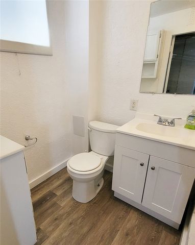 805 Laura Ave, West Mifflin, PA 15122