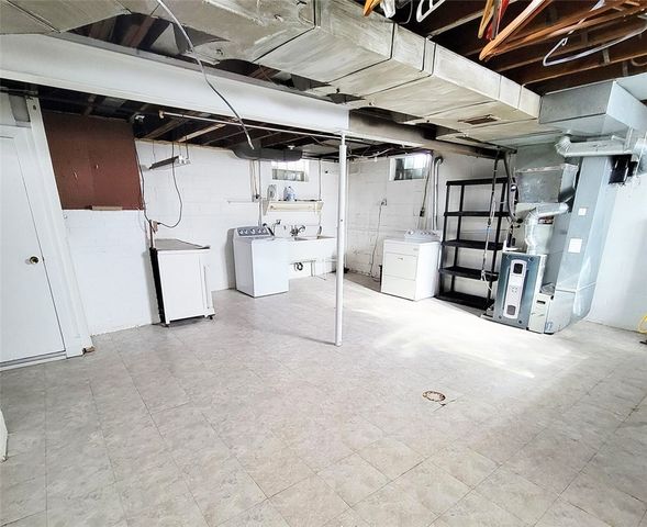 805 Laura Ave, West Mifflin, PA 15122