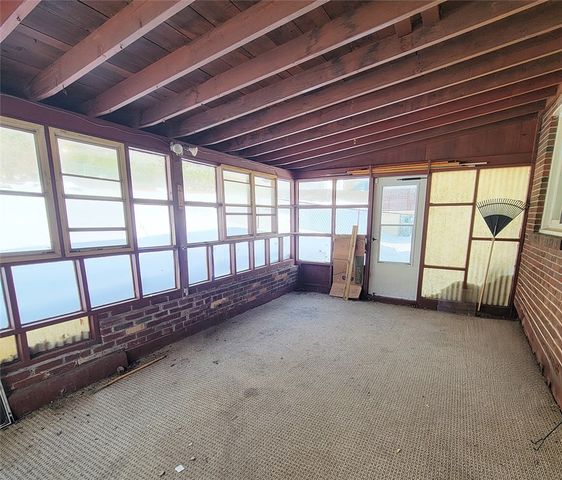 805 Laura Ave, West Mifflin, PA 15122