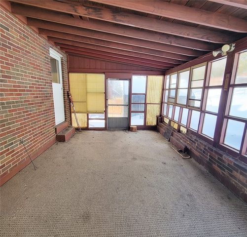 805 Laura Ave, West Mifflin, PA 15122