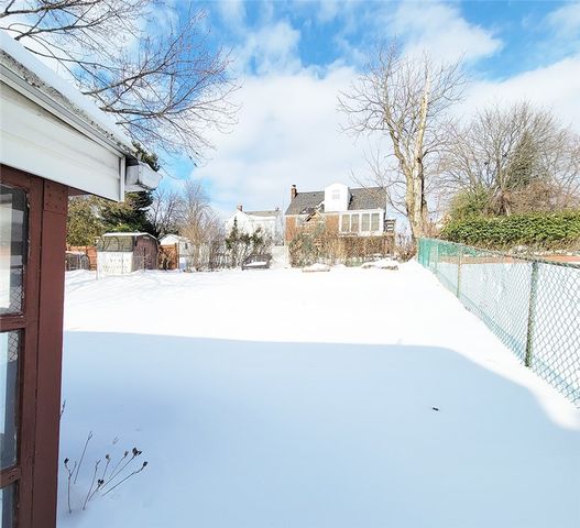 805 Laura Ave, West Mifflin, PA 15122