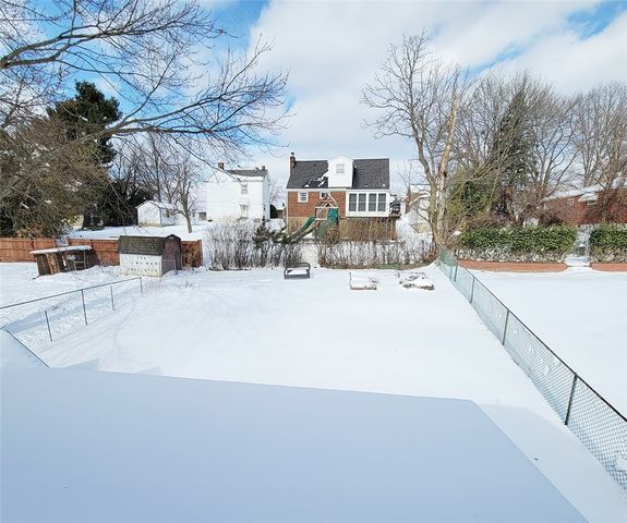 805 Laura Ave, West Mifflin, PA 15122