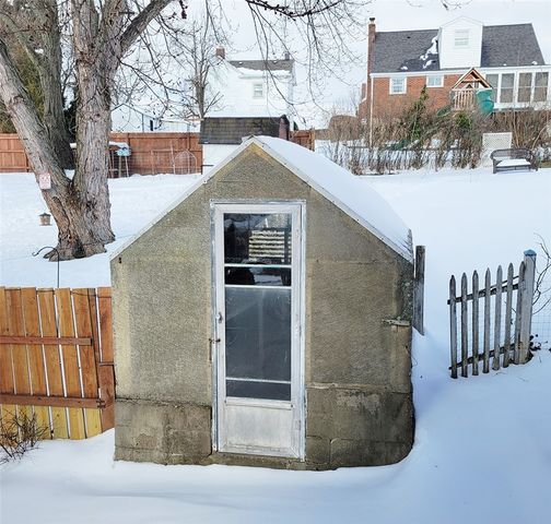 805 Laura Ave, West Mifflin, PA 15122