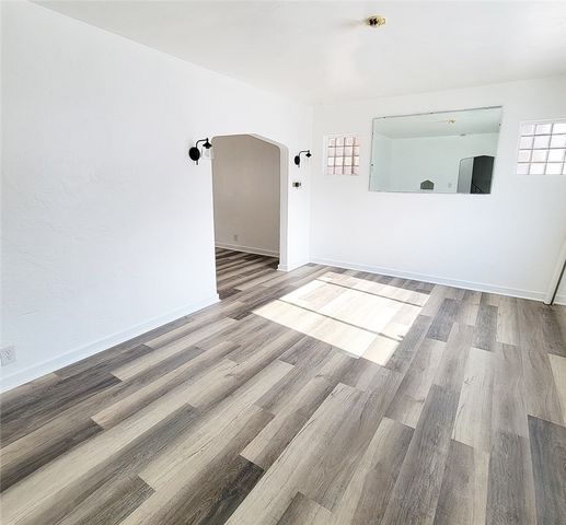 805 Laura Ave, West Mifflin, PA 15122