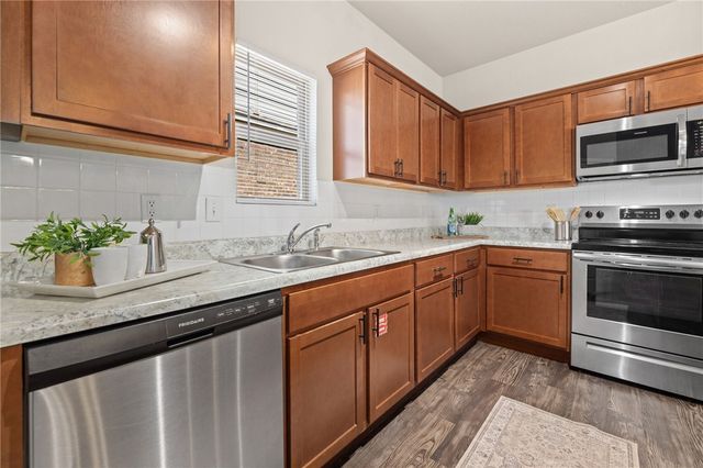 1209 S Ivory Bill Lane, Fayetteville, AR 72701