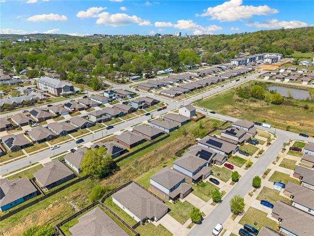 1209 S Ivory Bill Lane, Fayetteville, AR 72701