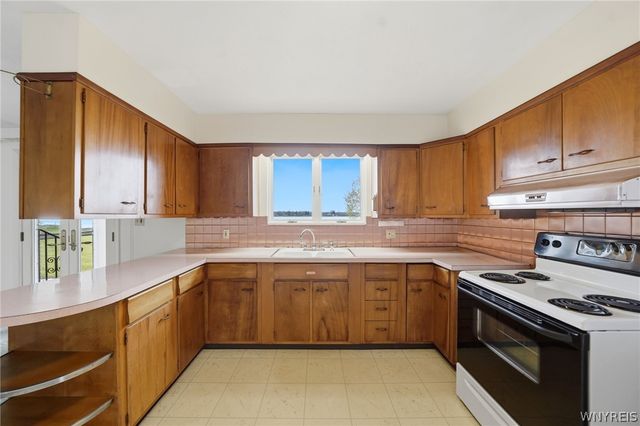 2484 River Road, Wheatfield, NY 14304