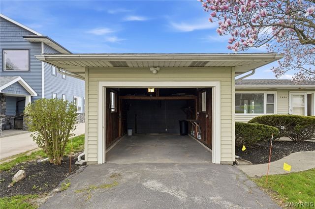 2484 River Road, Wheatfield, NY 14304