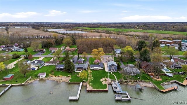 2484 River Road, Wheatfield, NY 14304