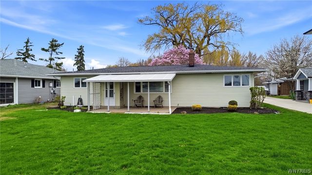 2484 River Road, Wheatfield, NY 14304