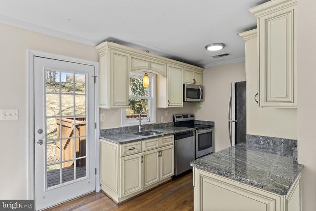 13312 MAPLE LEAF LN, Woodbridge, VA 22191