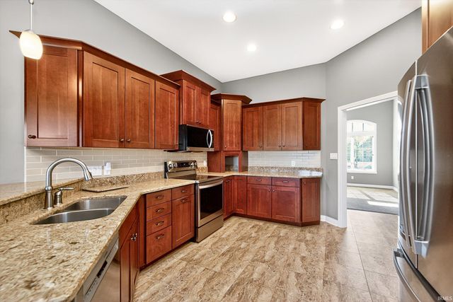 5504 W Sawgrass Way, Muncie, IN 47304