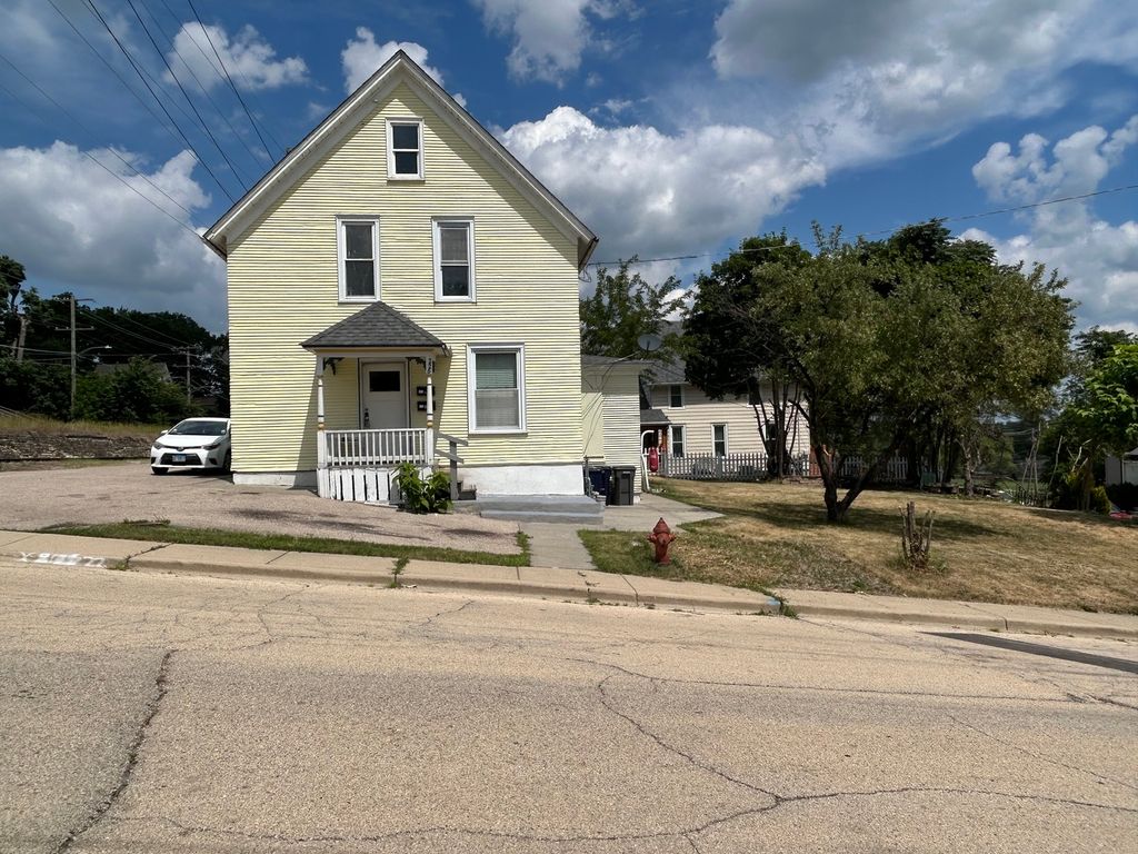 226 Mountain Street, Elgin, IL 60123
