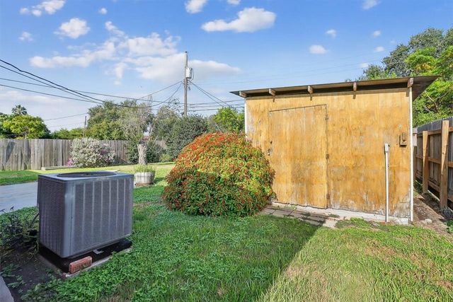 4637 Calvin Dr, Corpus Christi, TX 78411