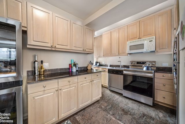 227 E 57th St Apt 8CD, New York City, NY 10022
