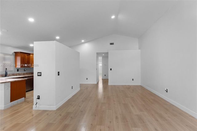 1035 W Jasmine Ln, North Lauderdale, FL 33068
