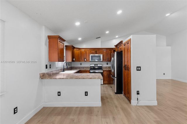1035 W Jasmine Ln, North Lauderdale, FL 33068