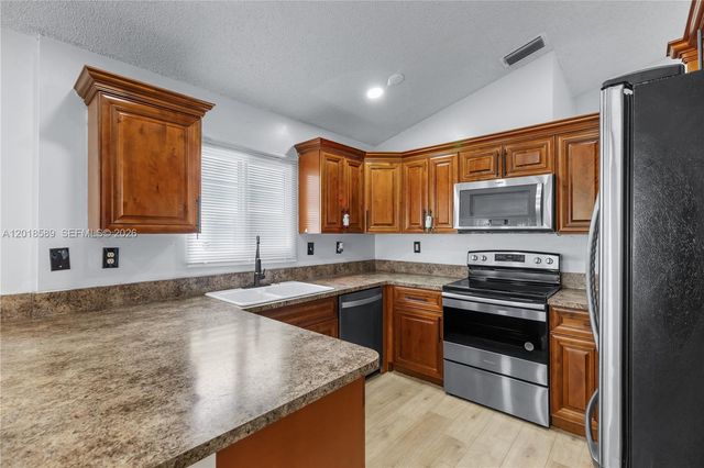 1035 W Jasmine Ln, North Lauderdale, FL 33068