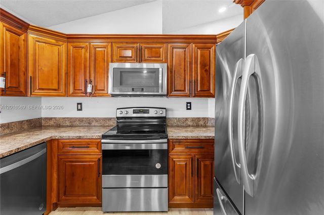 1035 W Jasmine Ln, North Lauderdale, FL 33068