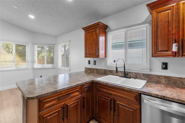 1035 W Jasmine Ln, North Lauderdale, FL 33068