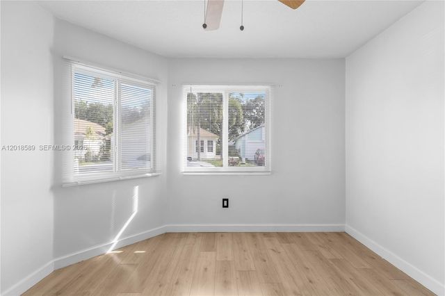 1035 W Jasmine Ln, North Lauderdale, FL 33068