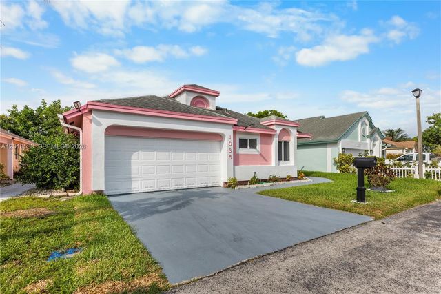 1035 W Jasmine Ln, North Lauderdale, FL 33068