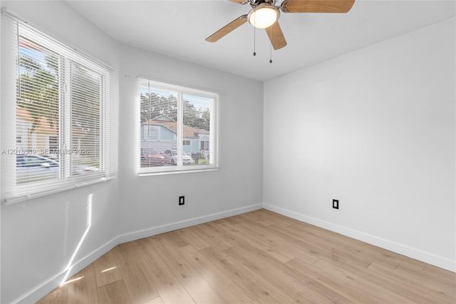 1035 W Jasmine Ln, North Lauderdale, FL 33068