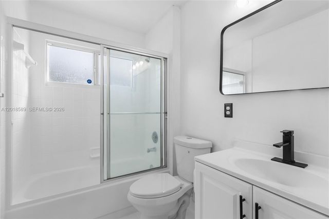 1035 W Jasmine Ln, North Lauderdale, FL 33068
