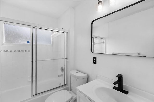 1035 W Jasmine Ln, North Lauderdale, FL 33068