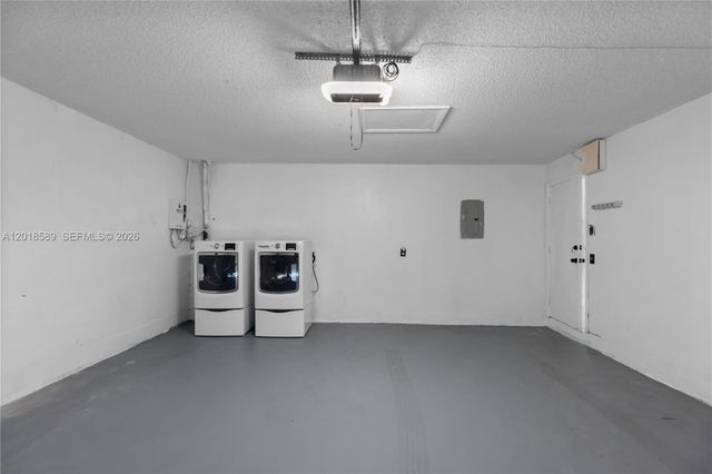 1035 W Jasmine Ln, North Lauderdale, FL 33068