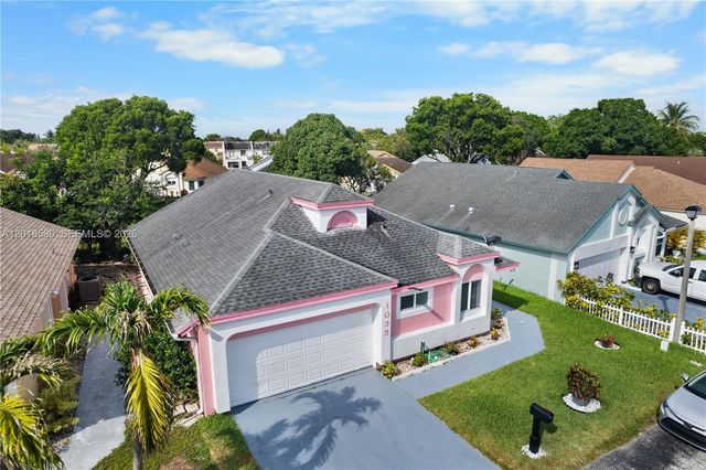 1035 W Jasmine Ln, North Lauderdale, FL 33068