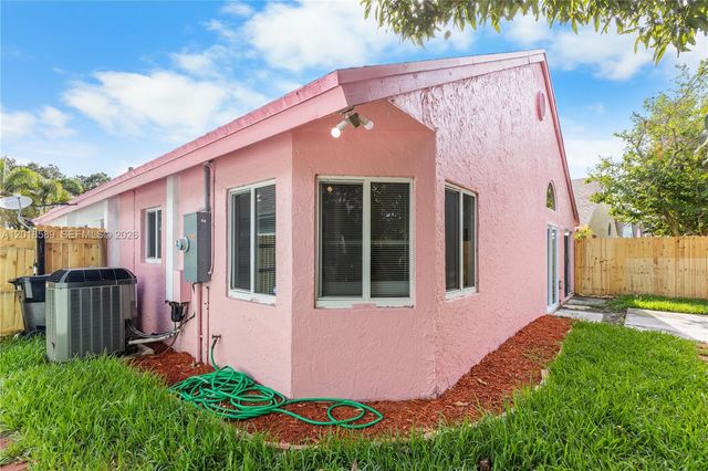 1035 W Jasmine Ln, North Lauderdale, FL 33068