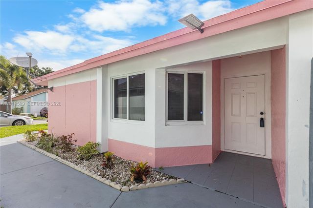 1035 W Jasmine Ln, North Lauderdale, FL 33068