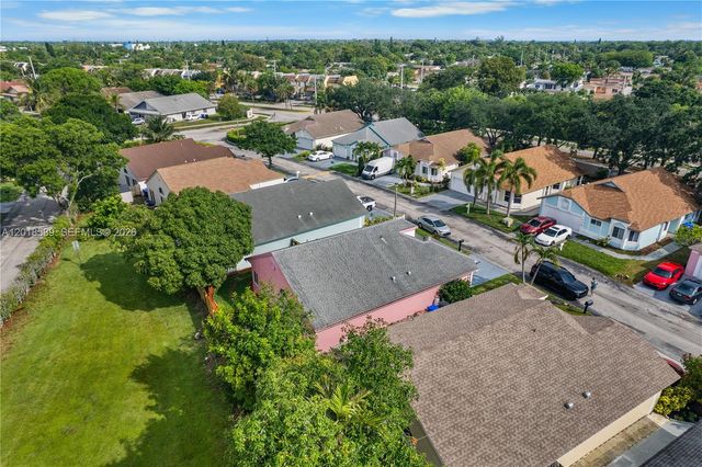 1035 W Jasmine Ln, North Lauderdale, FL 33068