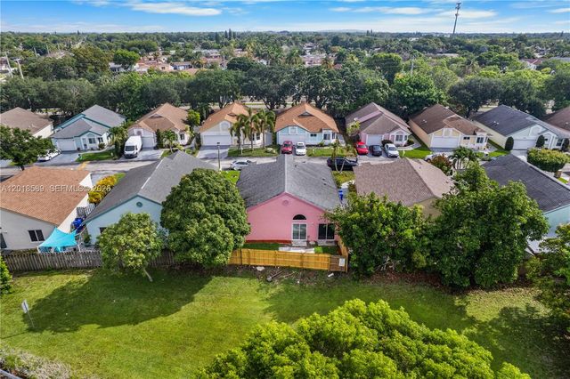 1035 W Jasmine Ln, North Lauderdale, FL 33068