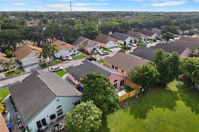 1035 W Jasmine Ln, North Lauderdale, FL 33068