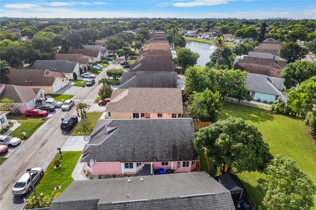 1035 W Jasmine Ln, North Lauderdale, FL 33068