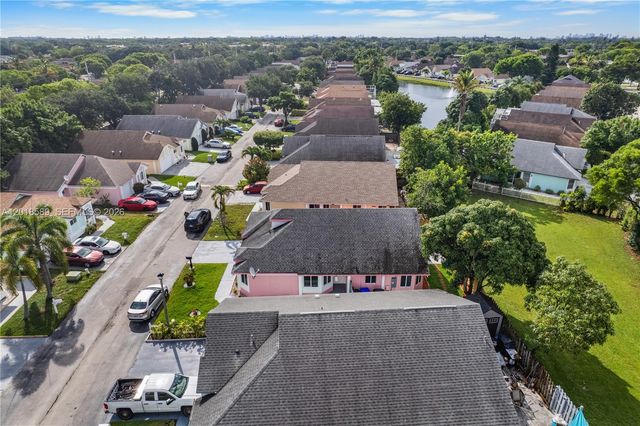 1035 W Jasmine Ln, North Lauderdale, FL 33068