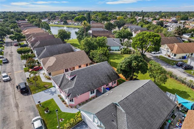 1035 W Jasmine Ln, North Lauderdale, FL 33068
