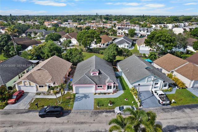 1035 W Jasmine Ln, North Lauderdale, FL 33068