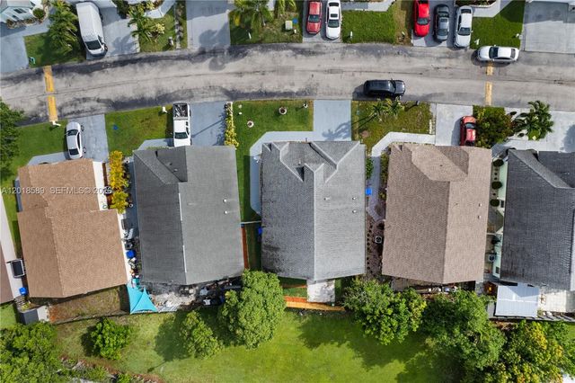 1035 W Jasmine Ln, North Lauderdale, FL 33068