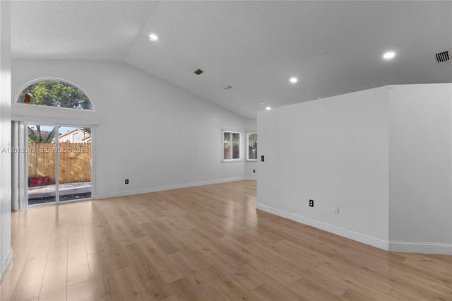 1035 W Jasmine Ln, North Lauderdale, FL 33068