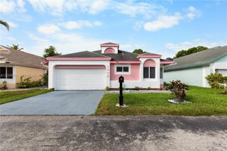 1035 W Jasmine Ln, North Lauderdale, FL 33068