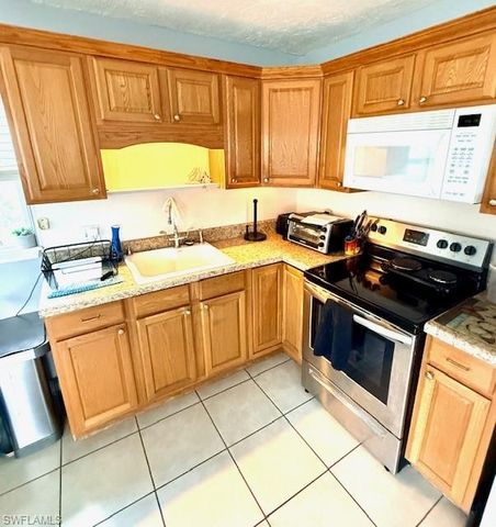 640 27th ST SW, Naples, FL 34117