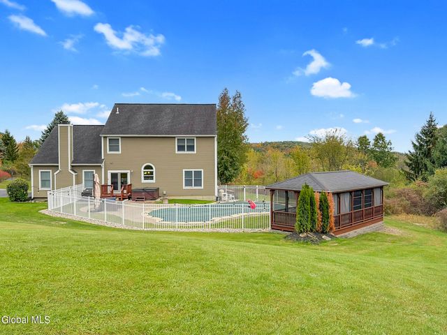61 Indian Pipe Drive, North Greenbush, NY 12198