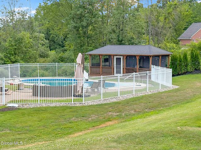 61 Indian Pipe Drive, North Greenbush, NY 12198