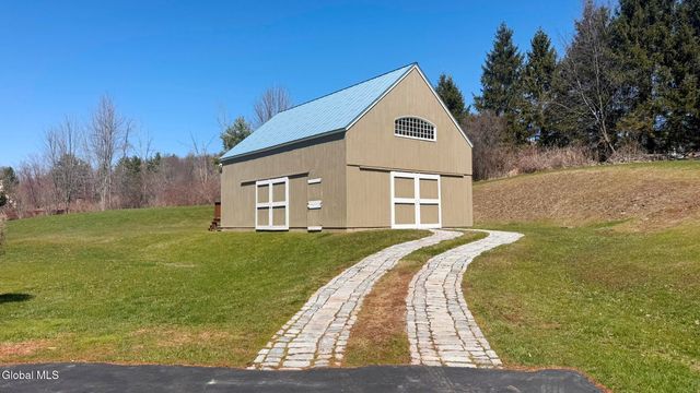61 Indian Pipe Drive, North Greenbush, NY 12198