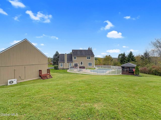 61 Indian Pipe Drive, North Greenbush, NY 12198
