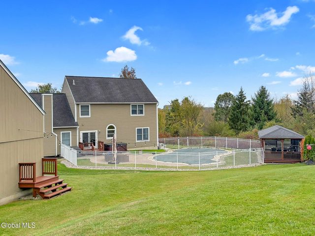 61 Indian Pipe Drive, North Greenbush, NY 12198