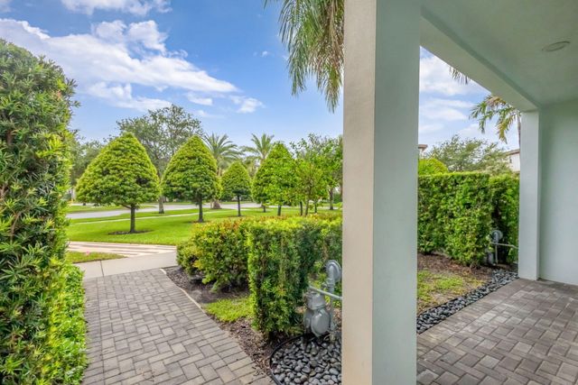 7089 Edison Place, Palm Beach Gardens, FL 33418